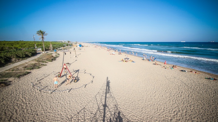 Direcciones a Playa Del Remolar (Barcelona) en transporte público